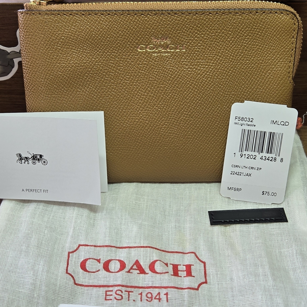 Coach Crossgrain Leather Wristlet - Picture 2 of 5